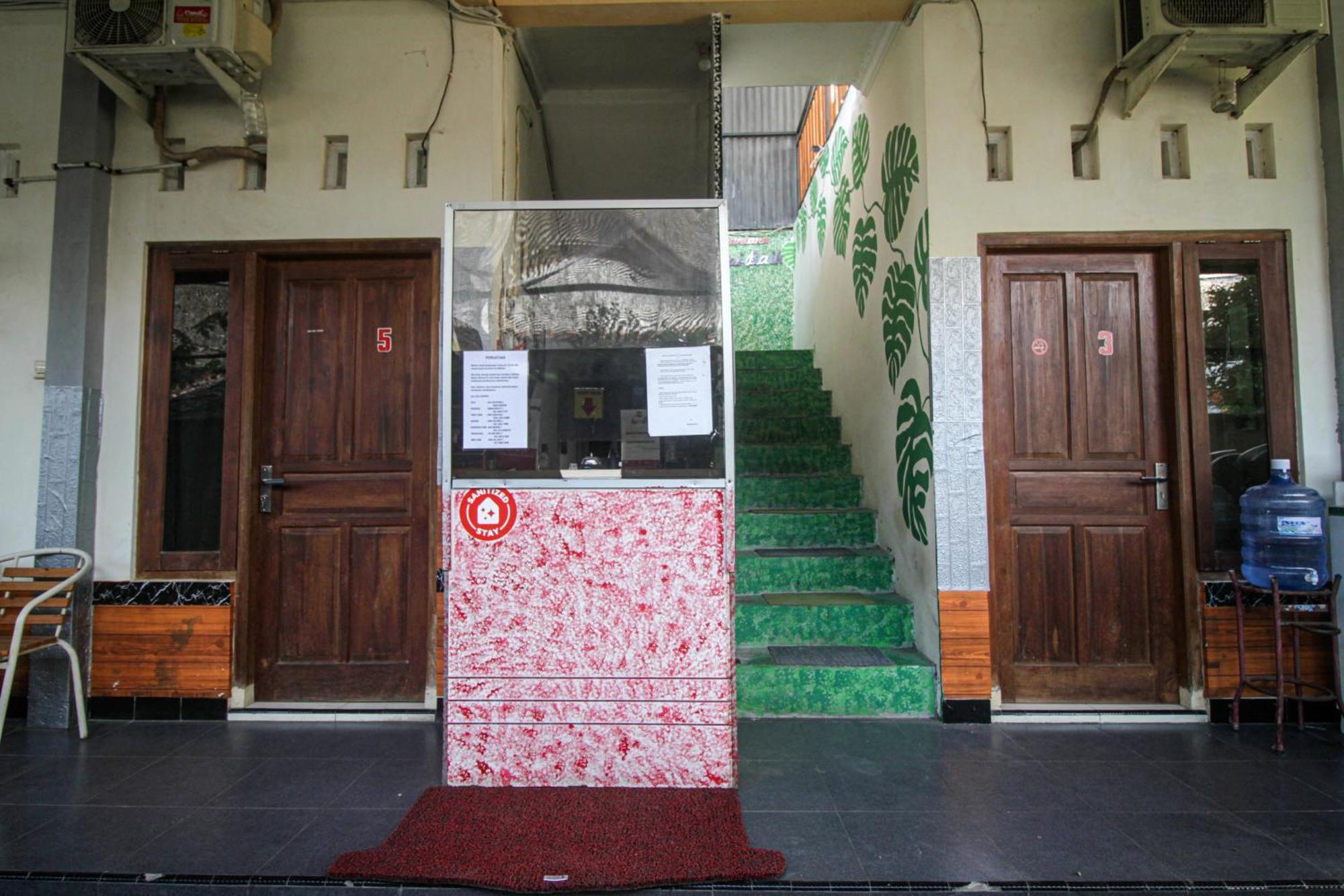 Super Oyo Capital O 2258 Santana Syariah Guest House Kartosuro Exterior foto